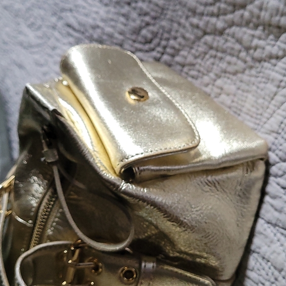 Valery Stens Gold, leather barrel bag with pouch. - Picture 2 of 4